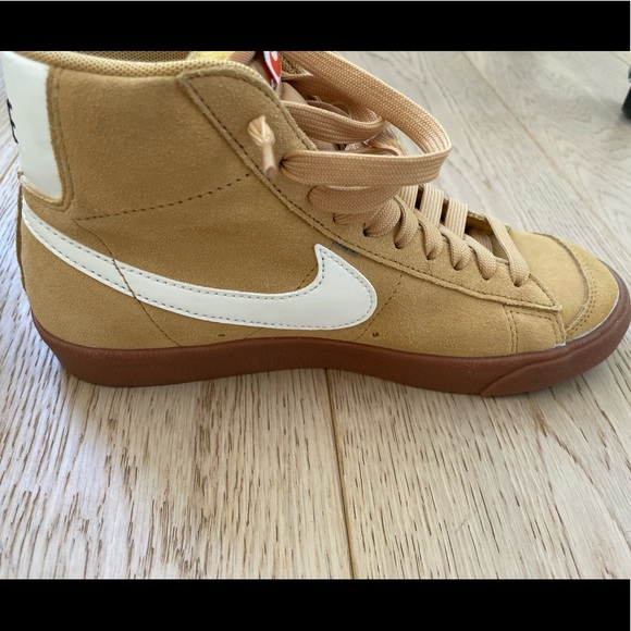 NWOT Nike Blazer Mid ‘77 Suede Twine/ Summit White Sneakers — Size 7 - Picture 4 of 11